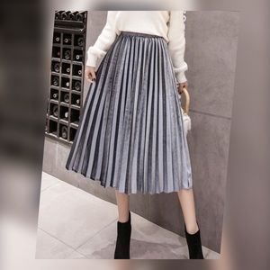 Maxi faux velvet pleated skirt